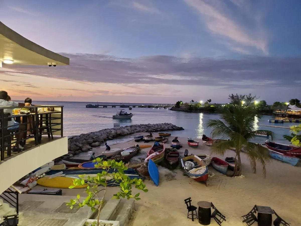 Secluded Studio@Sky Castles, Columbus Heights, Ocho Rios