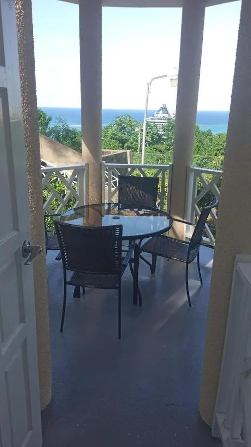 Secluded Studio@Sky Castles, Columbus Heights, Ocho Rios 0*,