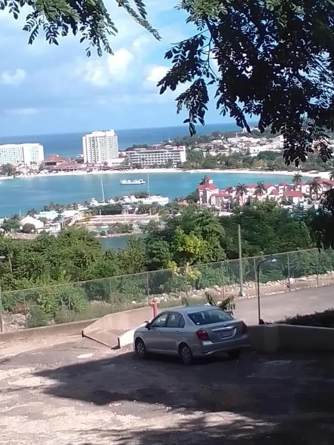 Secluded Studio@Sky Castles, Columbus Heights, Ocho Rios Jamaica